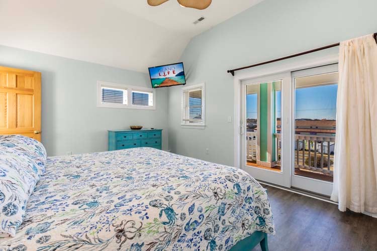 2nd Floor King with Private Bath