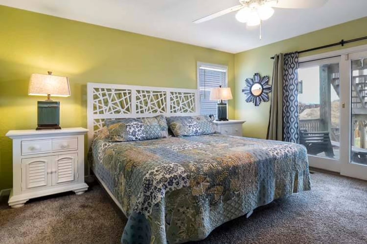 1st Floor King with Shared Bath