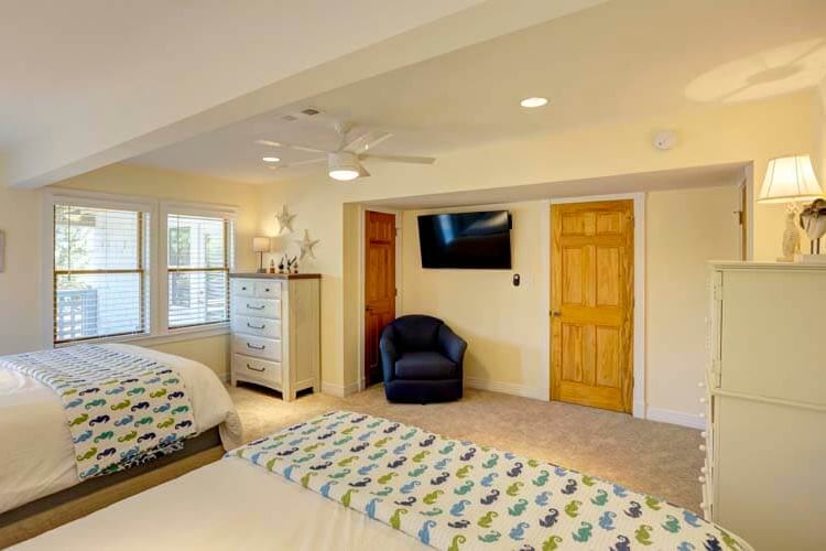 Ground Floor Queens Bedroom