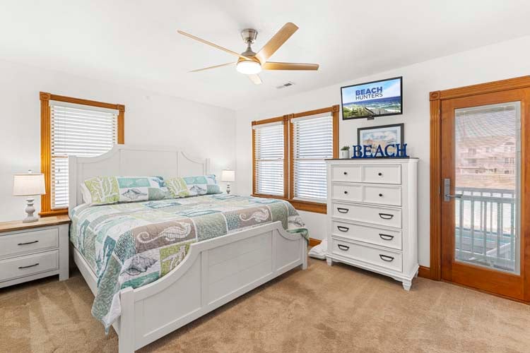 1st Floor King with Private Bath