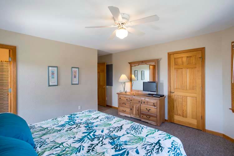 1st Floor King with Private Bath