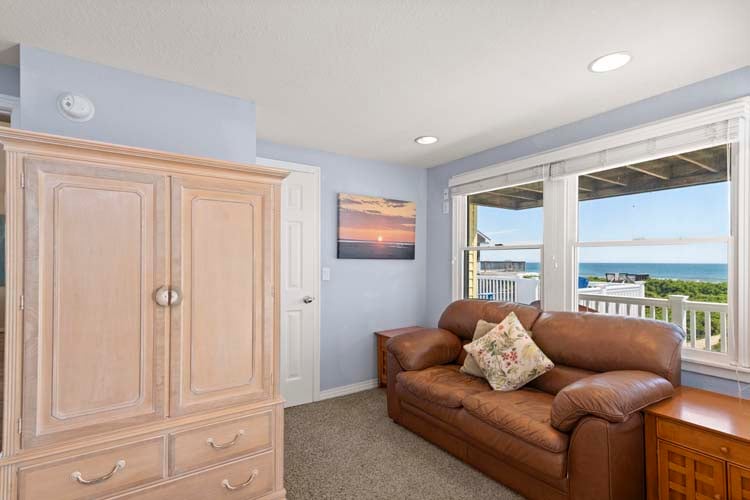 2nd Floor King with Private Bath