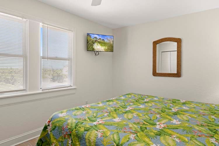 1st Floor King Bedroom