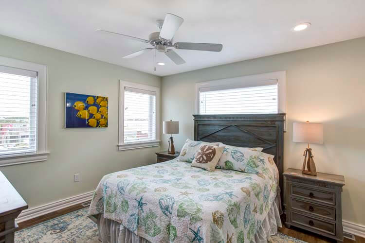 1st Floor SW Queen with Private Bath