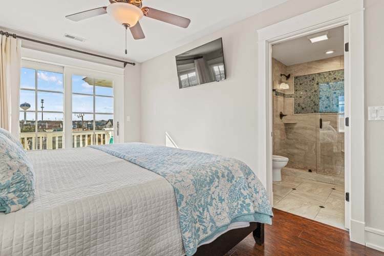 2nd Floor King with Private Bath