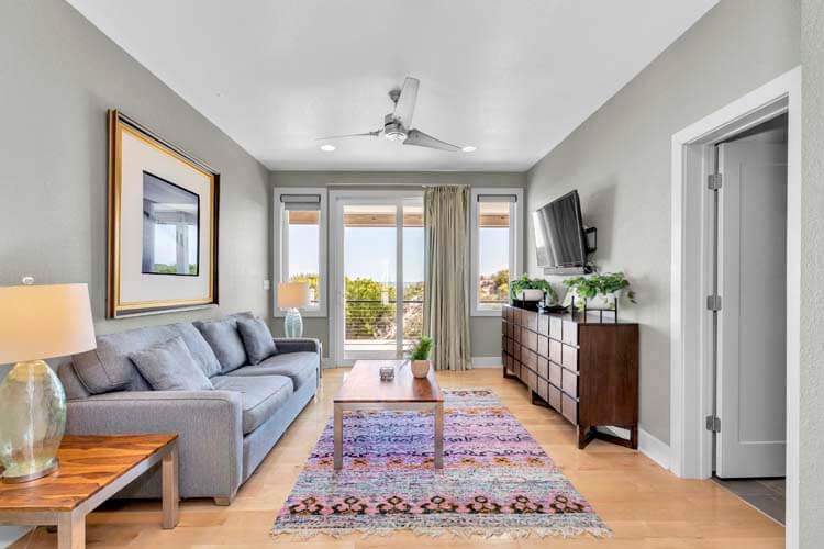 1st Floor Queen Sleepsofa with Private Bath