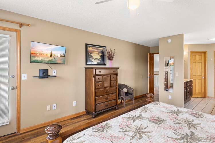 1st Floor King with Private Bath