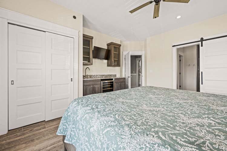 1st Floor King with Private Bath (4)