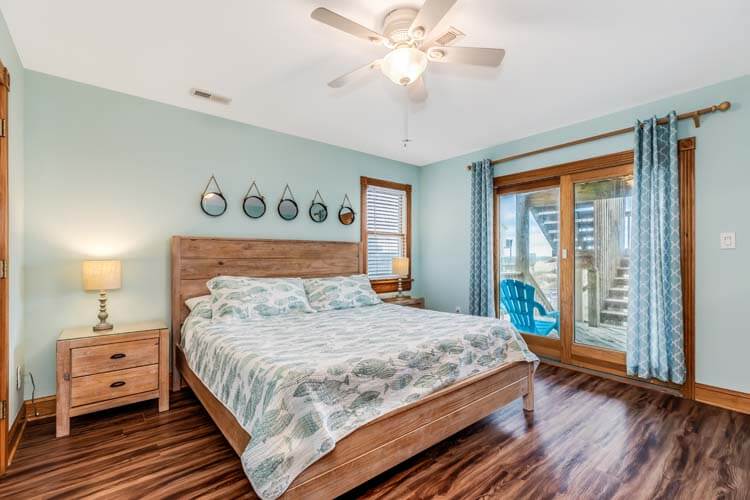 1st Floor King with Shared Bath