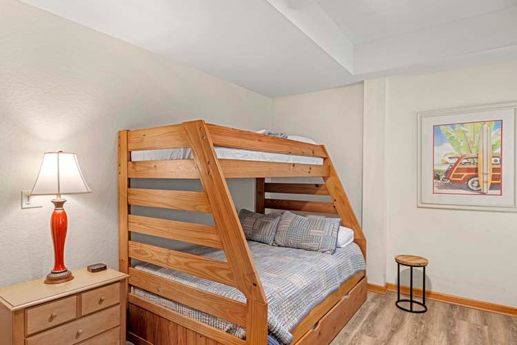 Ground Floor Pyramid Bunk / Trundle with Private Bath