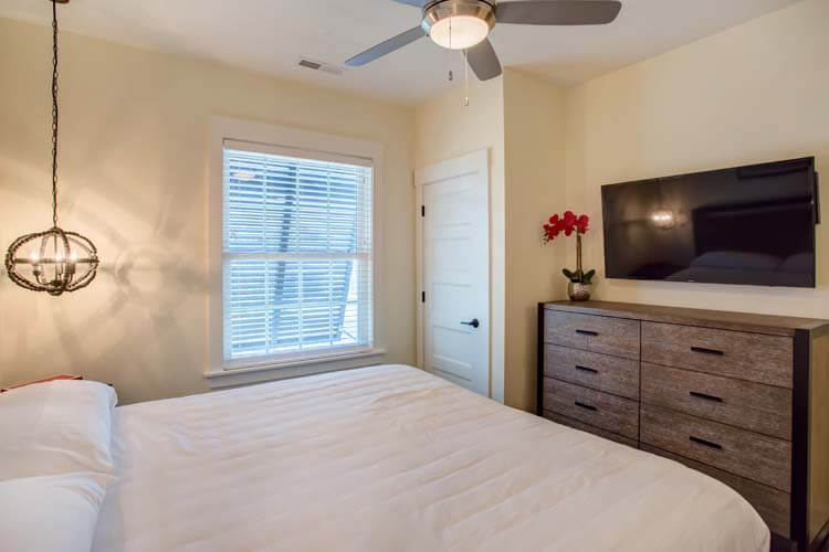 1st Floor King with Private Bath