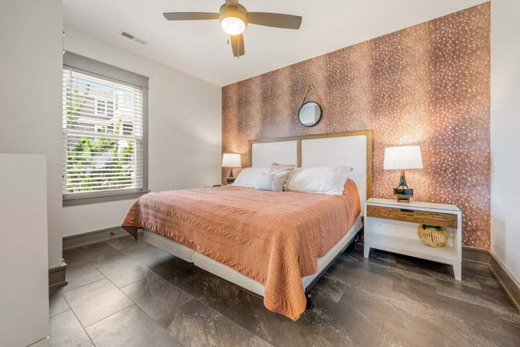 Ground Floor King with Private Bath (2)