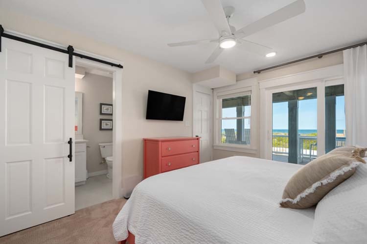 1st Floor King with Private Bath (5)