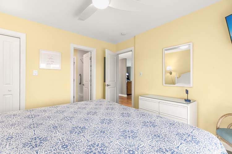 1st Floor King with Shared Bath