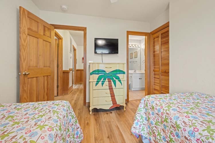 1st Floor Twins with Private Bath