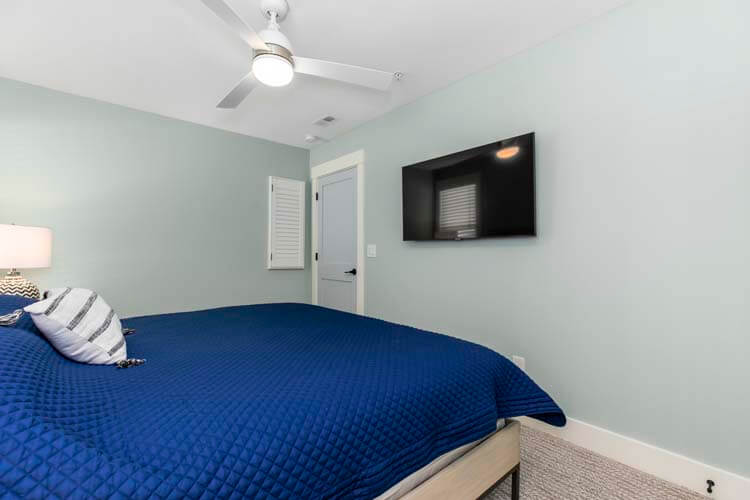 1st Floor King with Private Bath (8)