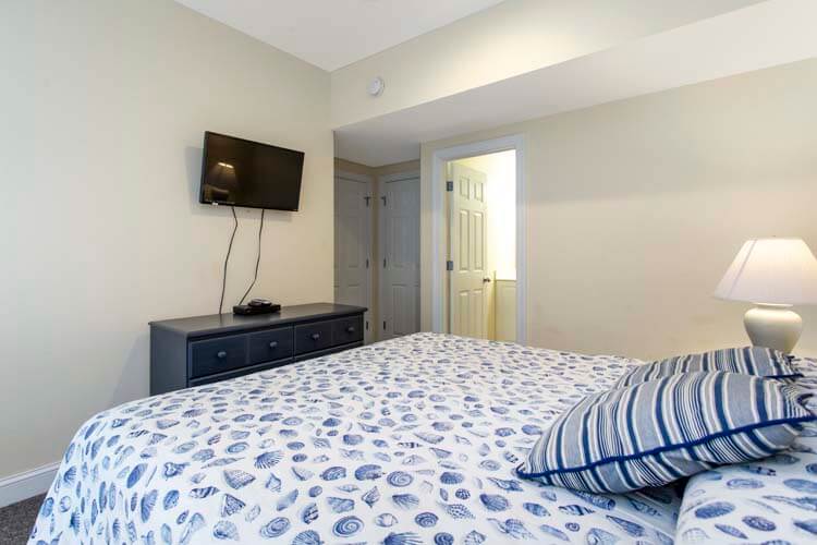 Ground Floor King with Private Bath