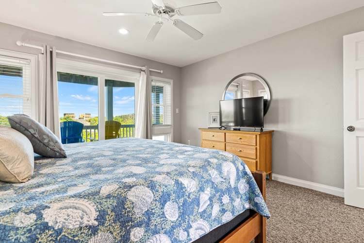 1st Floor King with Private Bath