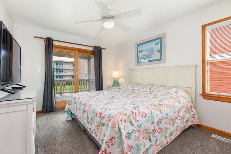 1st Floor King with Private Bath