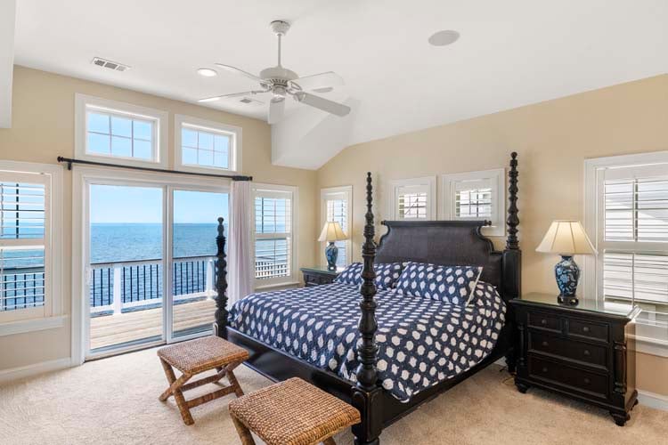 2nd Floor King with Private Bath