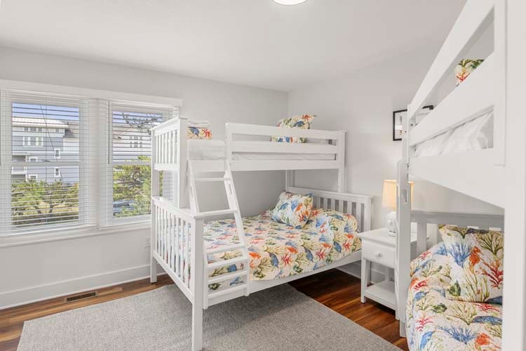 1st Floor Pyramid/Twin Bunks with Shared Bath