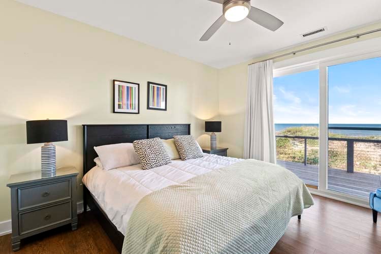 1st Floor King with Private Bath