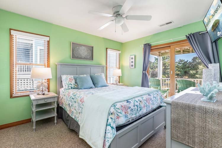 1st Floor Queen with Private Bath