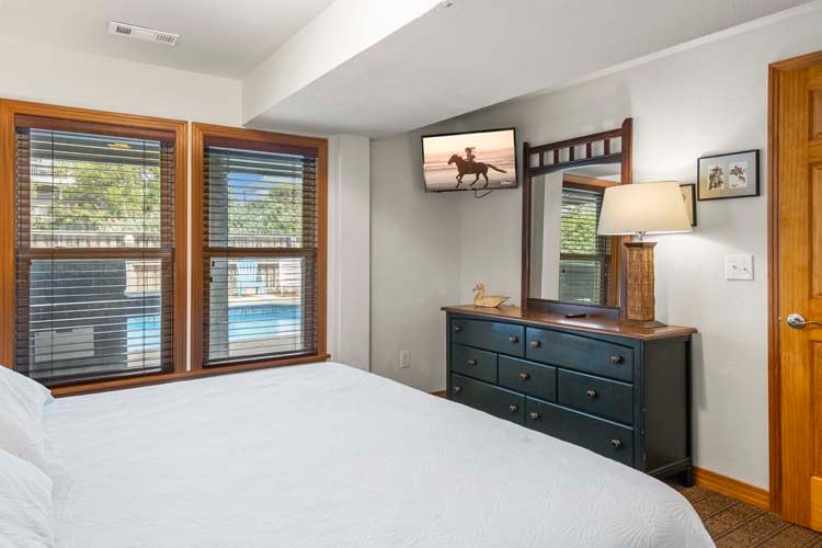 Ground Floor King with Private Bath