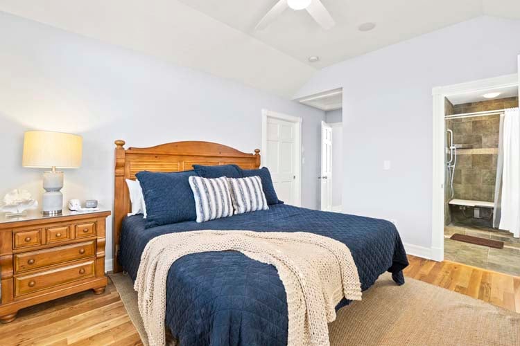 2nd Floor King with Private Bath