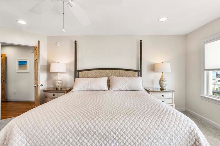 2nd Floor King with Private Bath