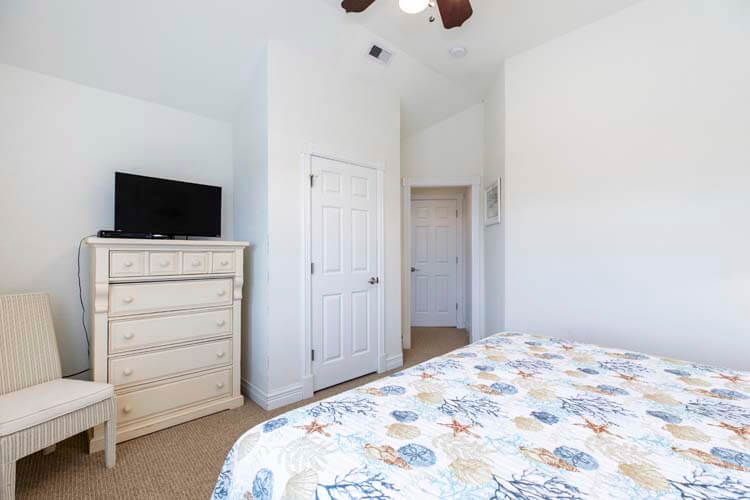 2nd Floor King with Private Bath