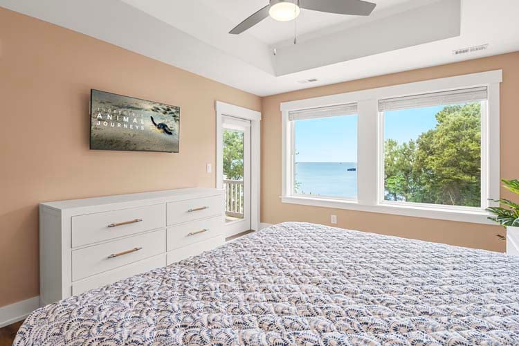 2nd Floor King with Private Bath