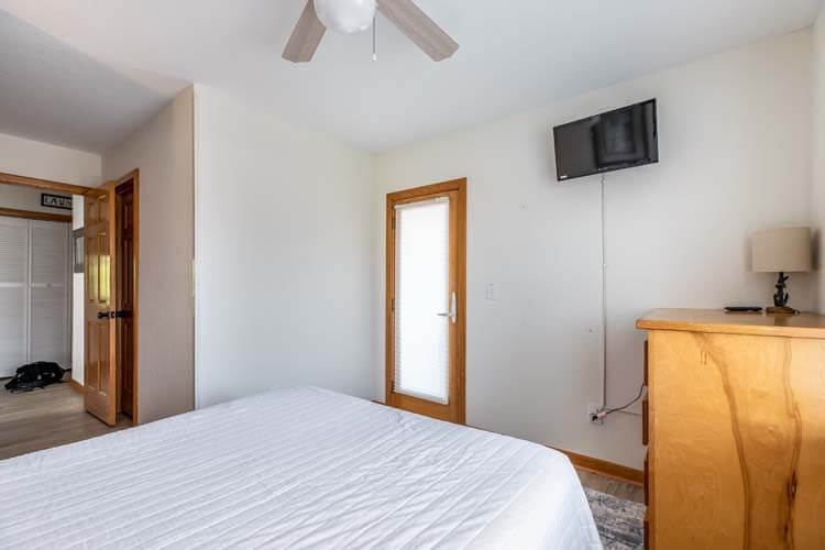 1st Floor Queen with Private Bath