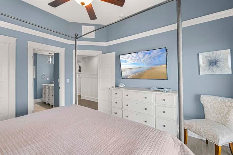 2nd Floor King with Private Bath