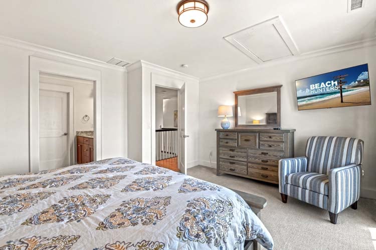 2nd Floor King with Private Bath