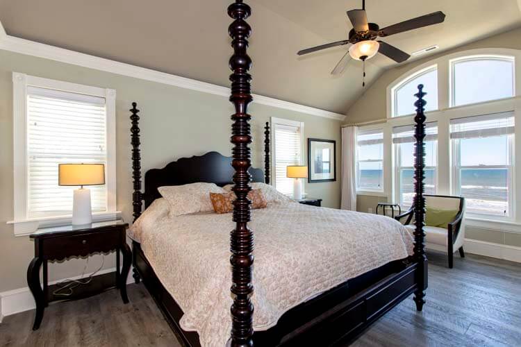 2nd Floor King with Private Bath