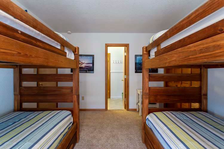 1st Floor Twin Bunks with Shared Bath
