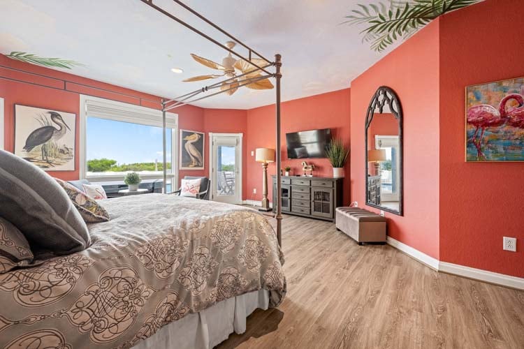 1st Floor King with Private Bath