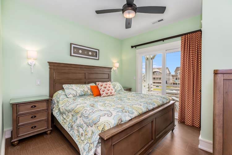 1st Floor King with Shared Bath