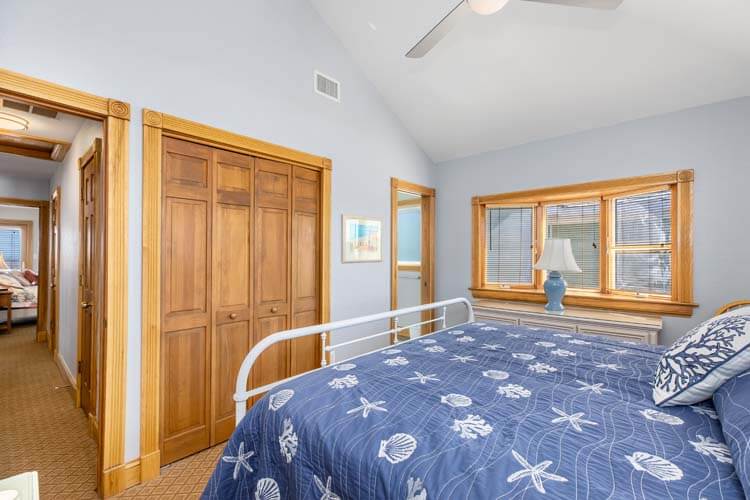 2nd Floor King with Private Bath