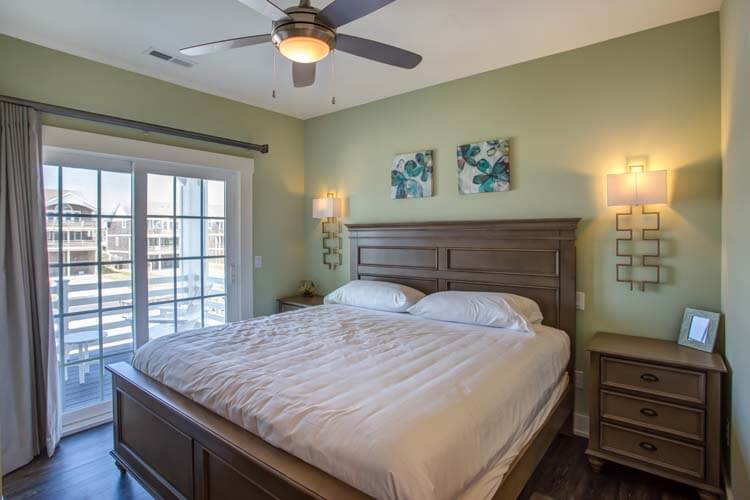 1st Floor King with Shared Bath