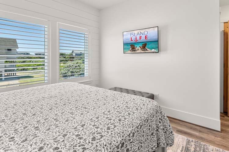 1st Floor King with Private Bath