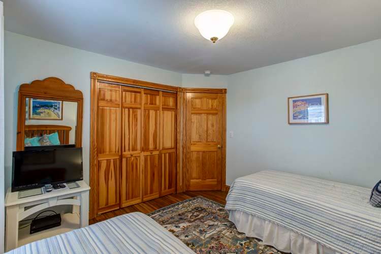 1st Floor Twins Bedroom