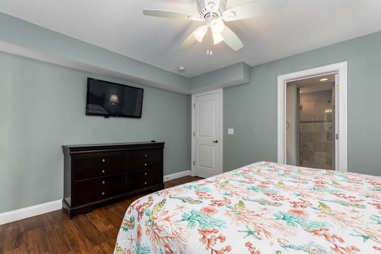 2nd Floor King with Private Bath (14)