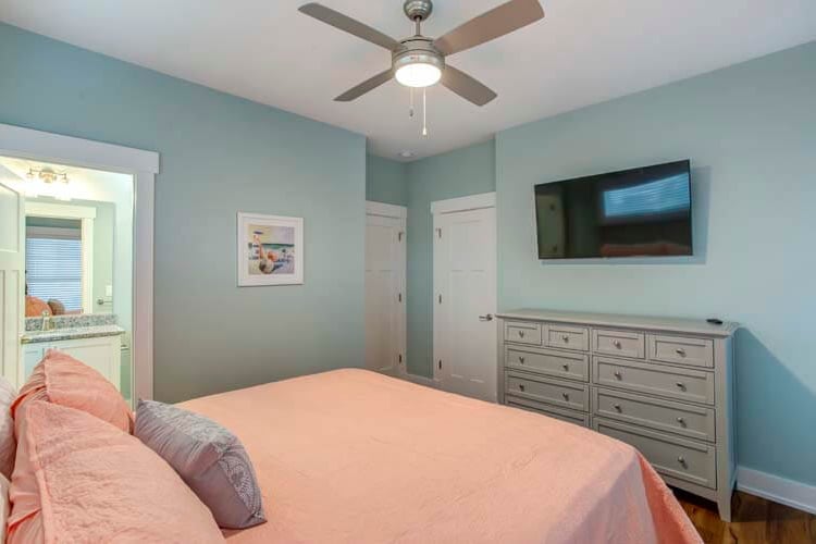 1st Floor King with Private Bath