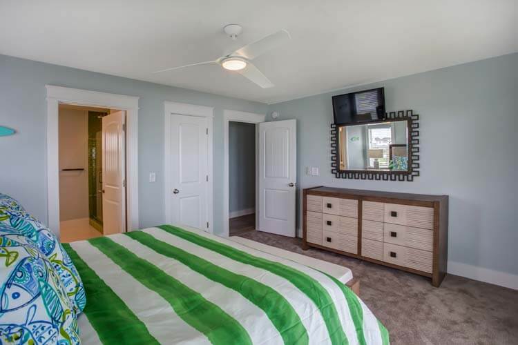 1st Floor King with Private Bath