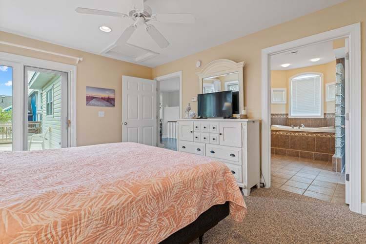 2nd Floor King with Private Bath