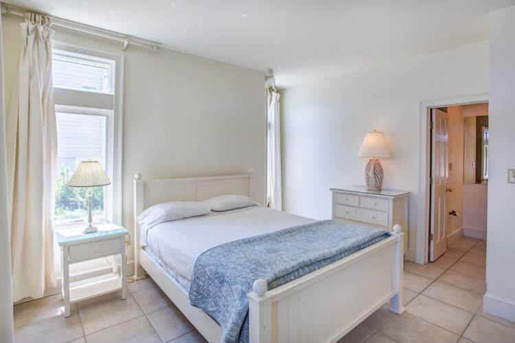 Ground Floor Queen with Private Bath