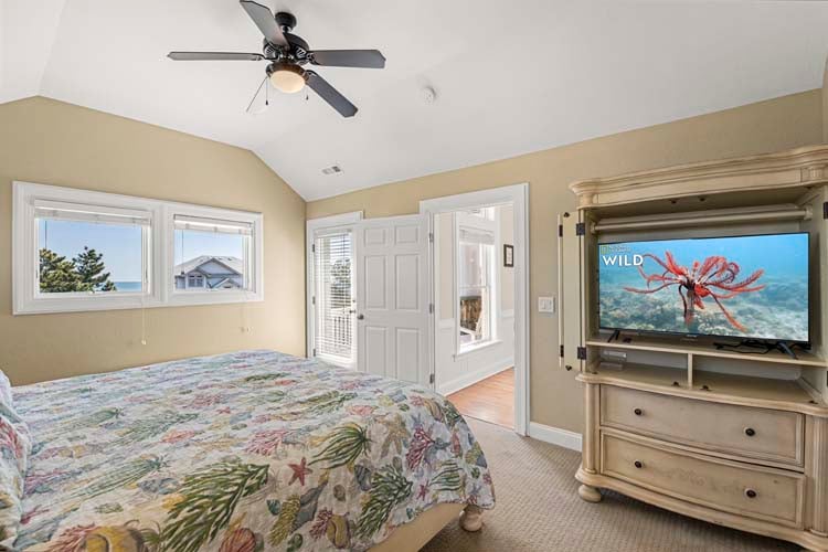 2nd Floor King with Private Bath