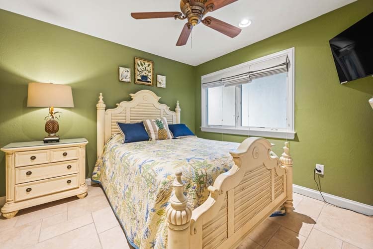 Ground Floor Queen with Private Bath